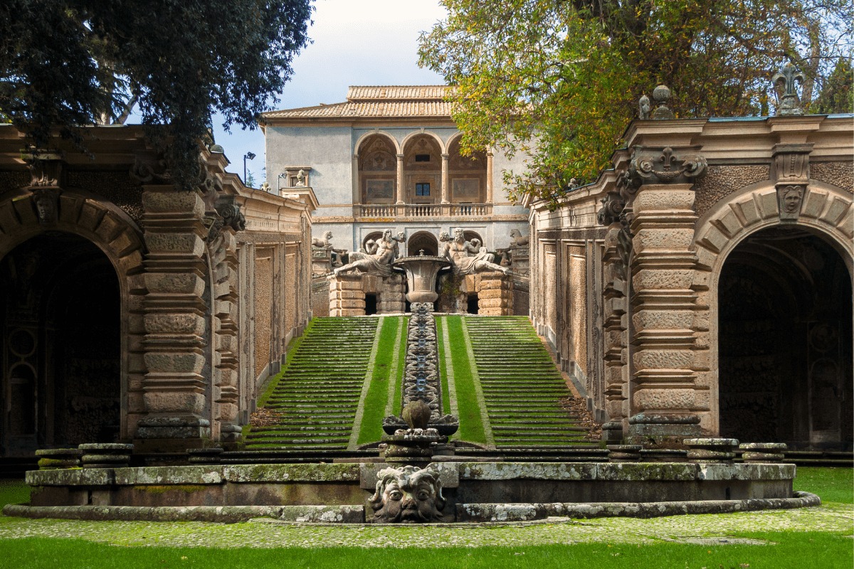 Bocca dell'Orco al Parco dei Mostri di Bomarzo — ItalEsplora